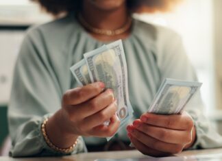 Od 10 k dolaru k milionu: Co ChatGPT říká o akumulaci bohatství