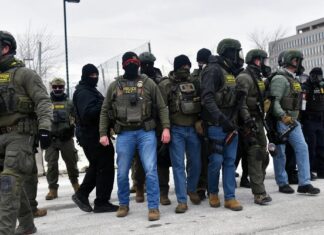 Eskalace americké intervence: Od Venezuely k domácímu zátahu