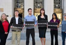 Судовий процес у справі про соціальну залежність: позивач свідчить про початок шкоди у дитинстві