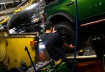 Боротьба американських автовиробників за адаптацію до домінування Китаю на ринку електромобілів