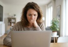 Чому різко зростає кількість відмов у банках: відсутній підпис, що блокує ваш чек